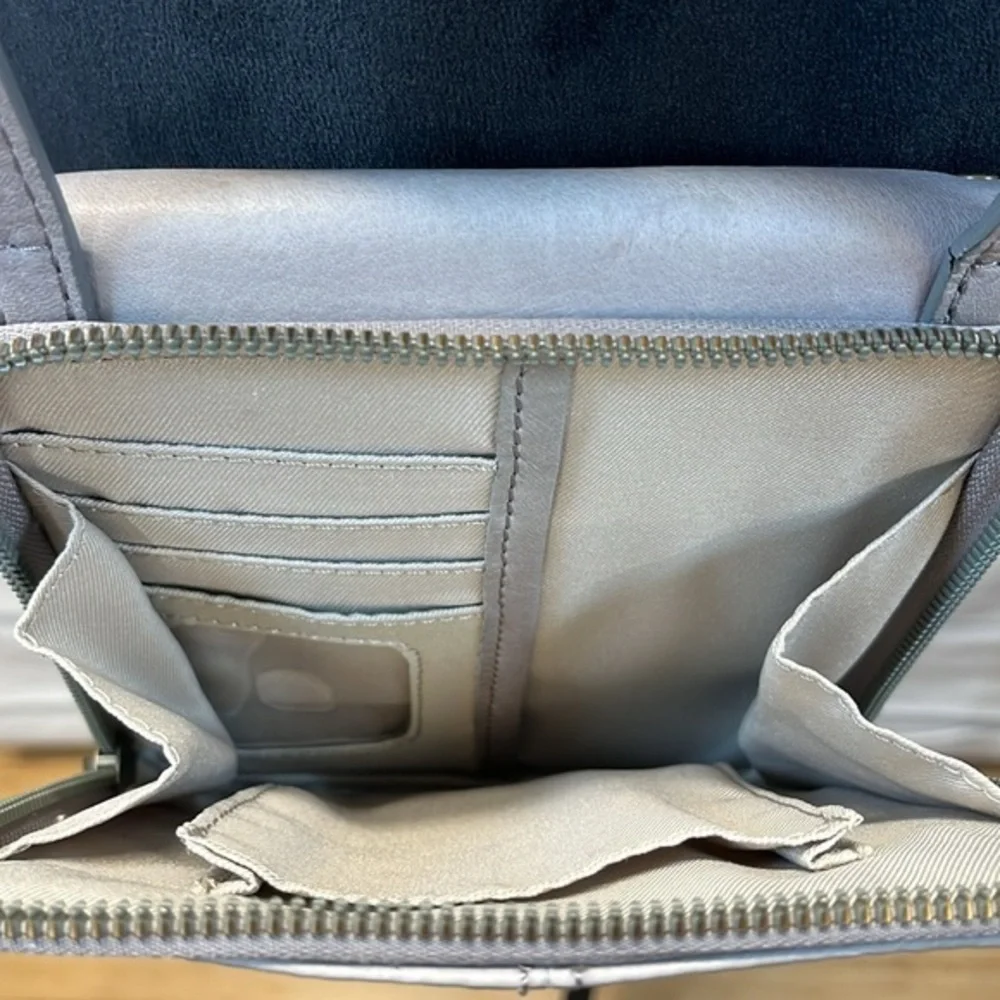 American leather‎ Co. Gray Small Duel Compartment Genuine Leather Crossbody NWOT
